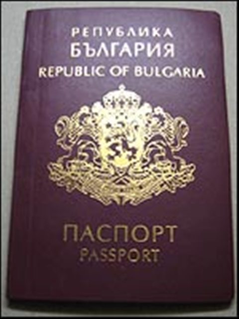 На българските паспорти им била отминала модата в Македония, според “Време”
