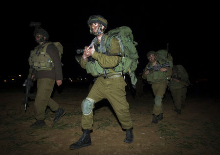 Израелски военни убиха палестинец