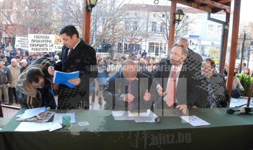 Забегналият скандален кмет на Хасково прати "много поздрави на прокуратурата" от Германия 