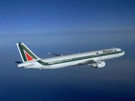 Принудително кацане за самолет на Ал Италия