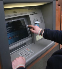 Атакуваха неуспешно банкомат в Троянско