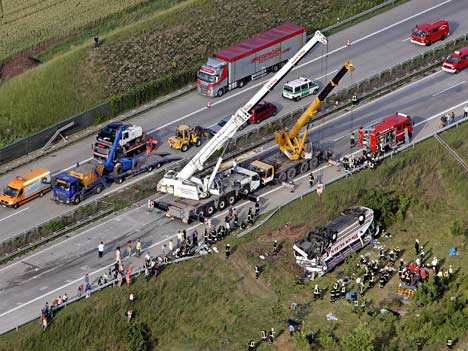 11 жертви на автобусна катастрофа