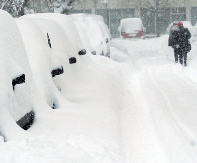 Проходът Папаз чаир е затворен, силен снеговалеж и вятър има в района на Кърджали, снежната покривка в Смолянско е над 70 сантиметра 

