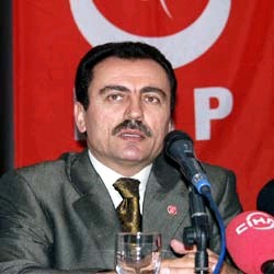 Издирват от денонощие турски партиен лидер