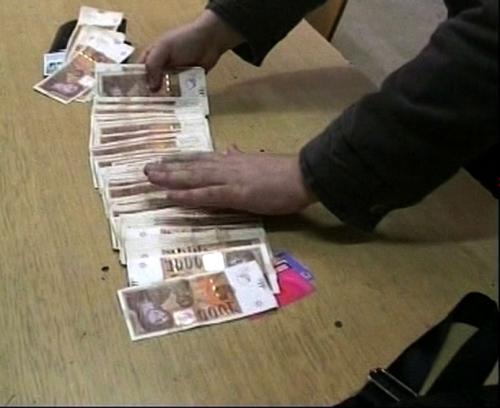 Двама българи арестувани в Скопие за обири на банкомати
