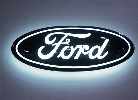 “Форд” няма да иска правителствено помощ за борба с кризата