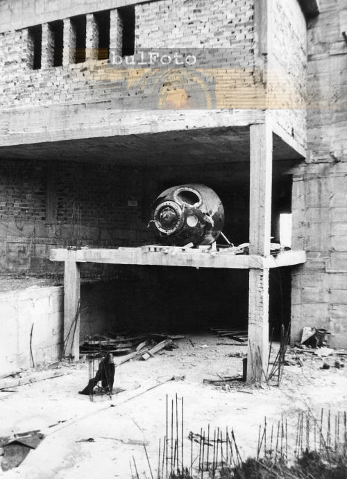 Капсулата на "Союз 33" захвърлена на строеж в Ловеч 