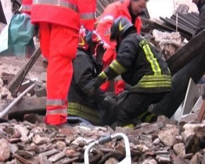 60 оцелели извадени изпод развалините в Италия