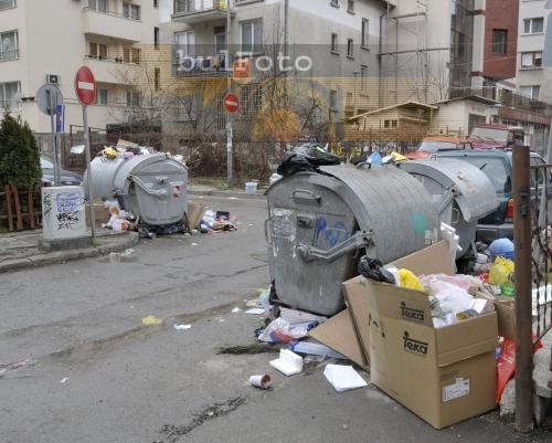 Станишев обяви криза заради боклука