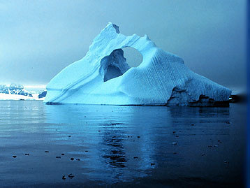 Леден блок колкото Ню Йорк се откъснал от Антарктида