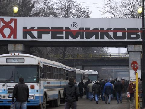 Спорат газа за "Кремиковци" в 14 ч., работниците - на портала