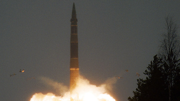Ракета с голям обсег докарана на полигон в Северна Корея