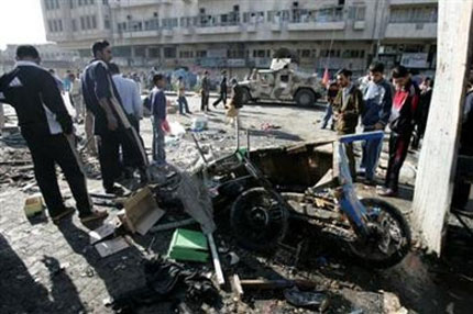 При взрив в кафене в Багдад загинаха седем души