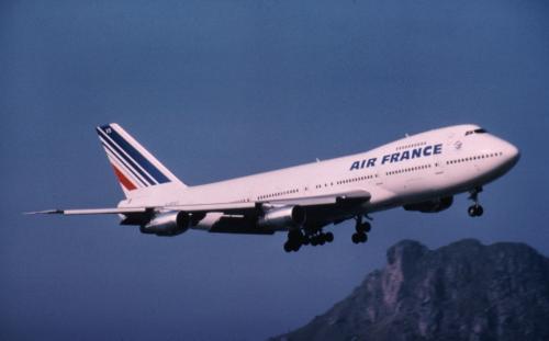 Самолетът на Ер Франс се е разпаднал на части още във въздуха