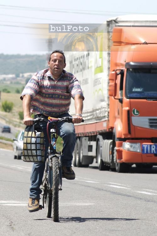 Съвестен гражданин измина 120 км на колело, за да гласува 