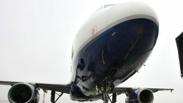 Самолет А-320 кацна принудително в Новосибирск