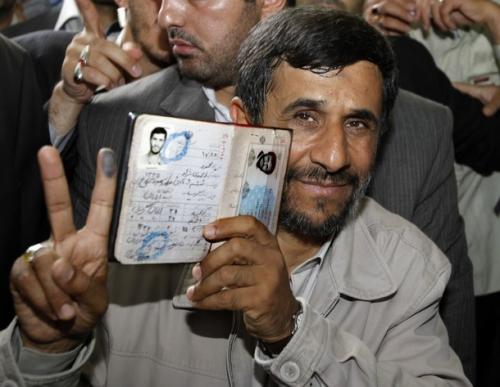 Ахмадинеджад печели изборите в Иран