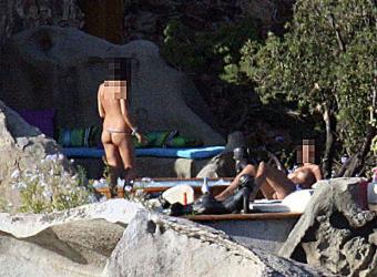 Берлускони се женил на майтап с голи момичета