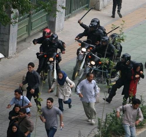 Полицията конфискува камери на американски журналисти в Техеран