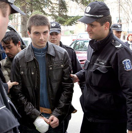 Убиецът на студентката Радостина Георги Цветанов остава в ареста