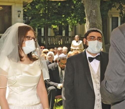 Двама болни от новия грип се ожениха
