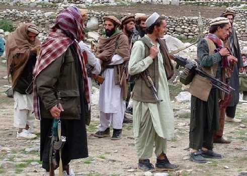 Отвлечен репортер избяга от талибаните