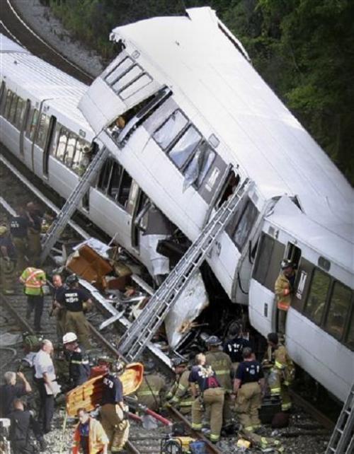 Най-малко двама загинали в катастрофа в метрото във Вешингтон