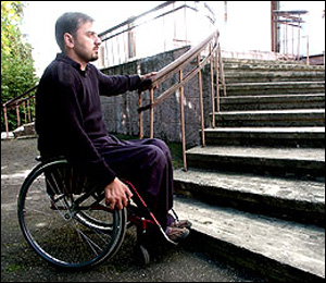 Сложиха платформи за инвалиди на сгради във Варна 