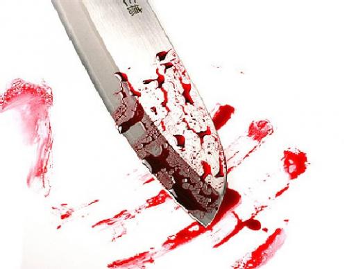Баща атакува дъщеря си с нож