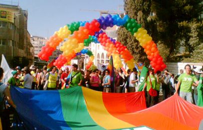 Протестанти и католици укоряват кмета заради гей парада