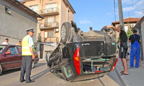 Зрелищно салто на кола в Хасково, жертви няма