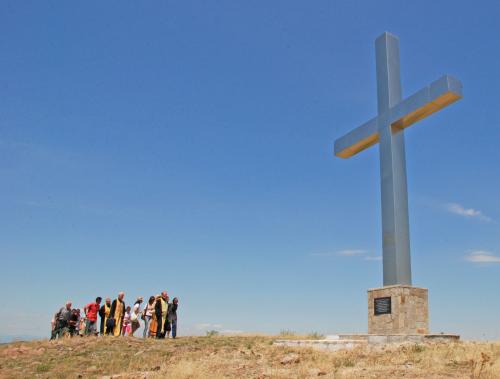 Осветиха огромен кръст на хасковското село Сираково