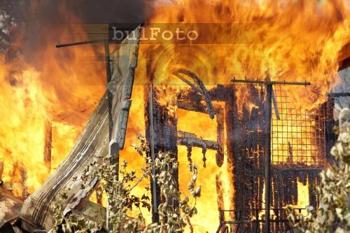 Три къщички са изгорели край Стара Загора 