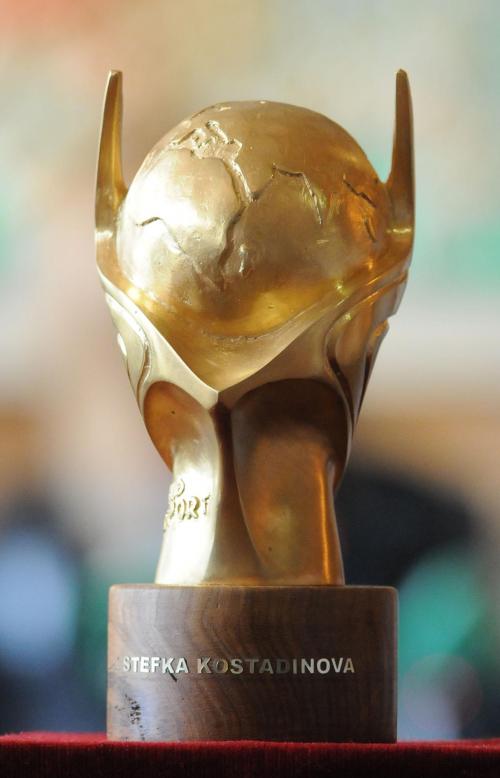 Стефка Костадинова дари златния си спортен „Оскар” на НИМ 
