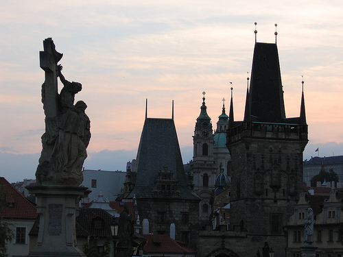 Извадиха телата на четиримата затрупани под сграда в Прага 