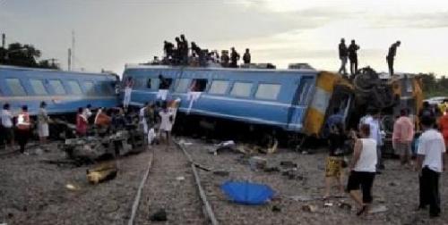4 души загинаха при влакова катастрофа