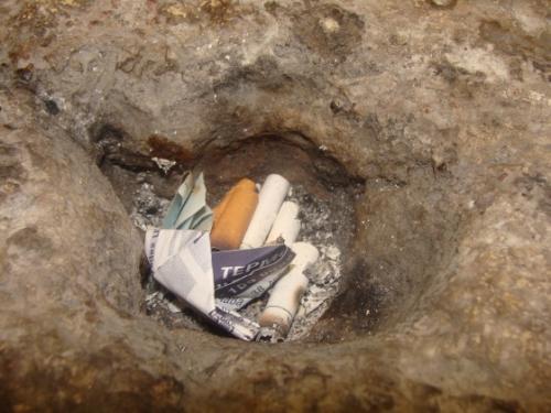 Превърнаха археологически експонати в пепелници и кошчета за боклук
