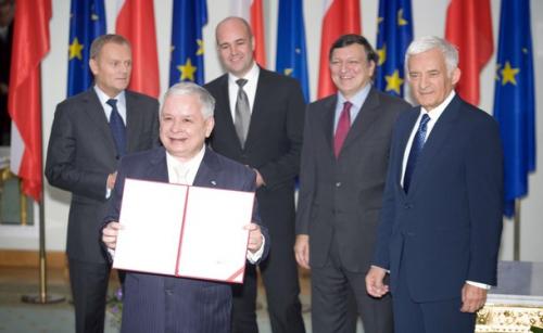 Полша ратифицира договора от Лисабон