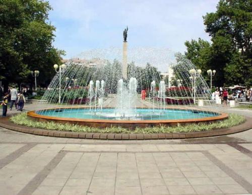 Кметът  на Бургас прикани общинските служители да си платят местните данъци