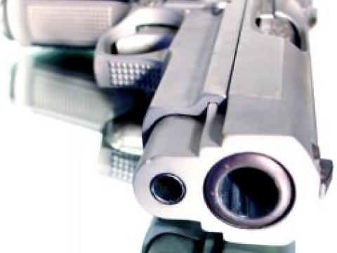 5-годишен се простреля в главата с пистолета на баща си 