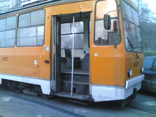 Четирима пострадали при катастрофа между трамвай и товарен автомобил в столицата