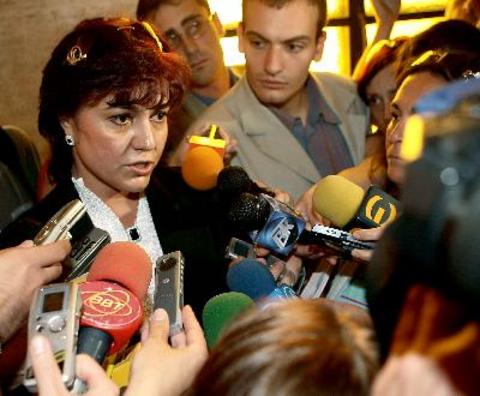 Корнелия Нинова ще съди за клевета Искра Фидосова