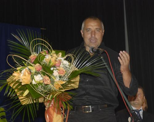Борисов  спря парите за цветя и бюфет на чиновниците 