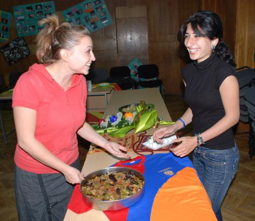 Младежи от 15 страни готвиха в Хасково 