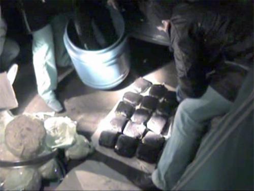 50 кг хероин, скрити в бидони с кисело зеле, задържаха в Пловдив