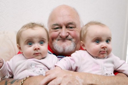 71-годишен мъж стана най-възрастният баща на близнаци в Англия
