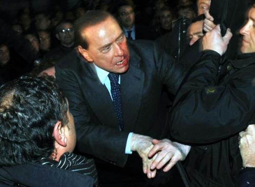 Поредният луд налетя на Берлускони