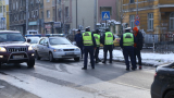 Ужас! Кола помете две ученички на пешеходна пътека в Пловдив, а пробата на шофьора...