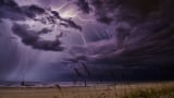 Внимание: Мощни бури и градушки удрят тези части на България до часове КАРТИ 