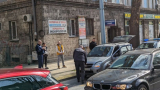 Извънредна ситуация в Пловдив! Полицаи обградиха кола и... СНИМКИ